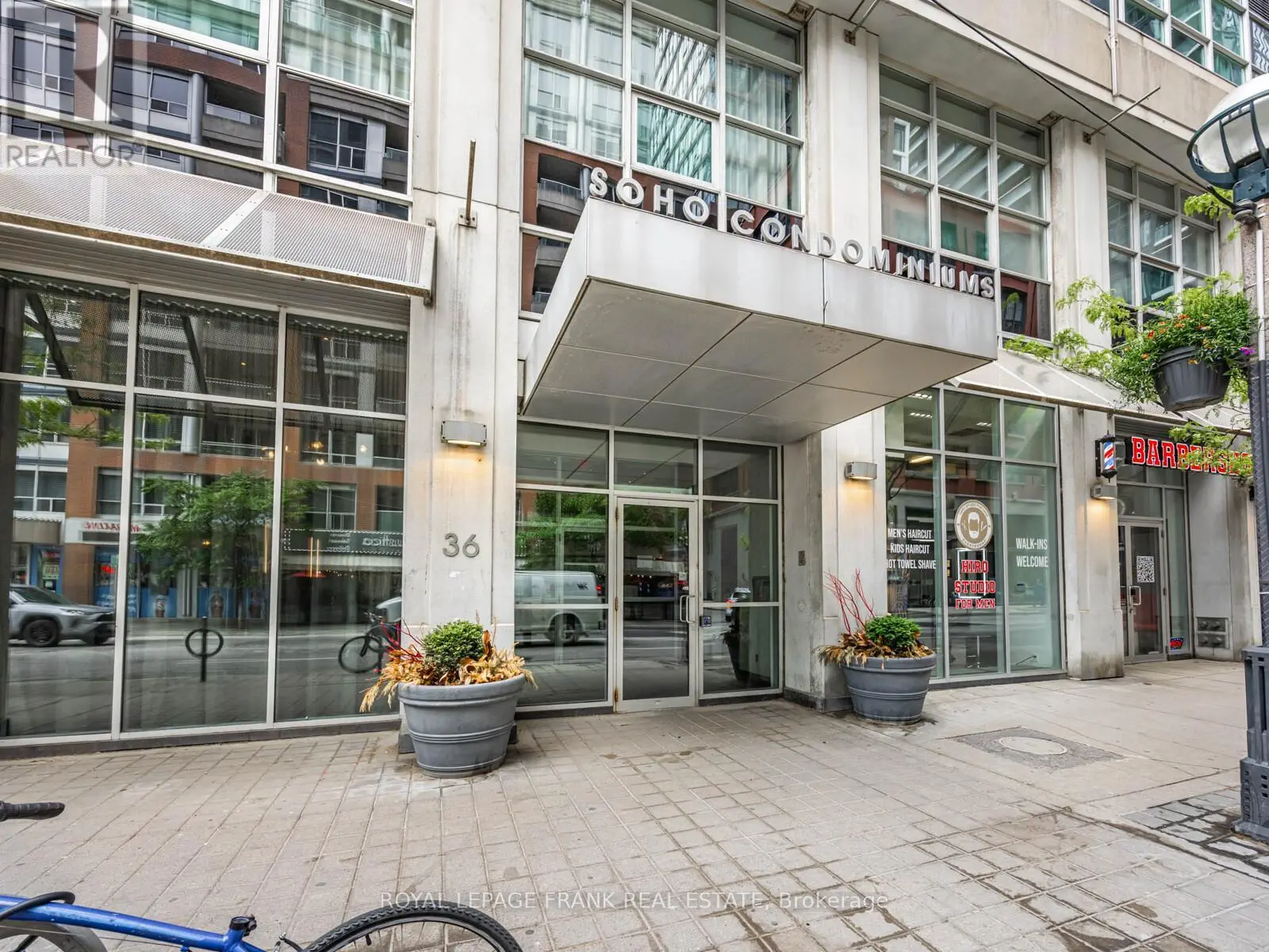 914 - 36 Blue Jays Way, Toronto, Ontario  M5V 3T3 - Photo 1 - C12188587