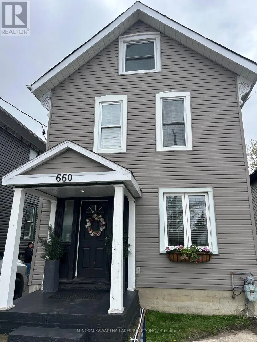 660 Romaine Street, Peterborough Central, Ontario  K9J 2E4 - Photo 1 - X12081396