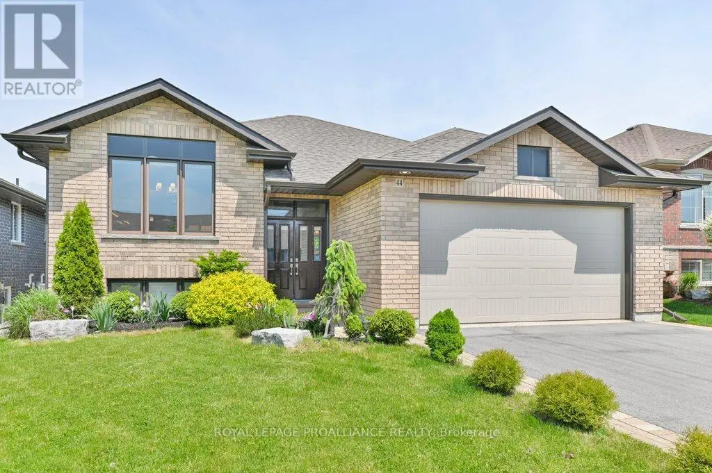 44 Liberty Crescent, Quinte West, Ontario  K8V 0B7 - Photo 1 - X12188986