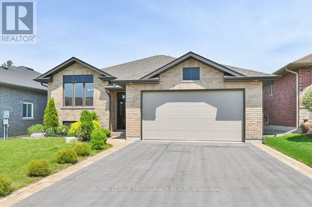 44 Liberty Crescent, Quinte West, Ontario  K8V 0B7 - Photo 3 - X12188986