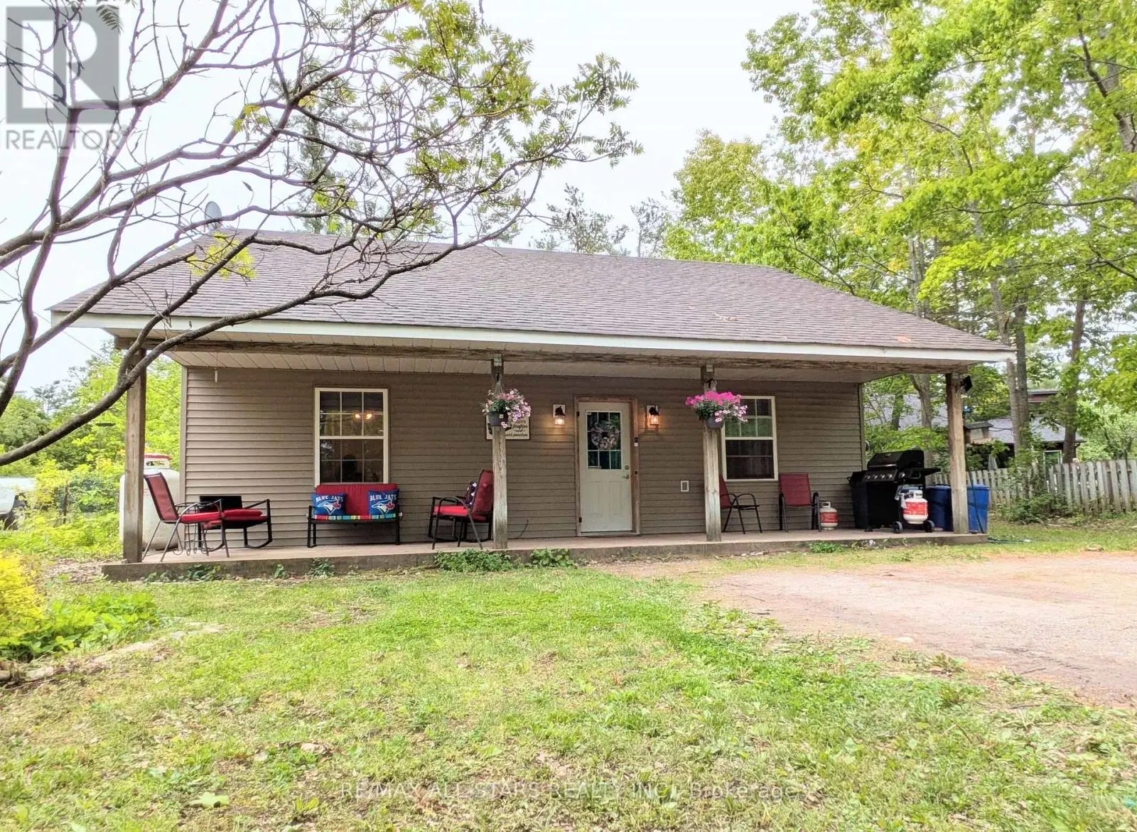 2 Oakwood Drive, Kawartha Lakes, Ontario  K0M 1N0 - Photo 1 - X12189038