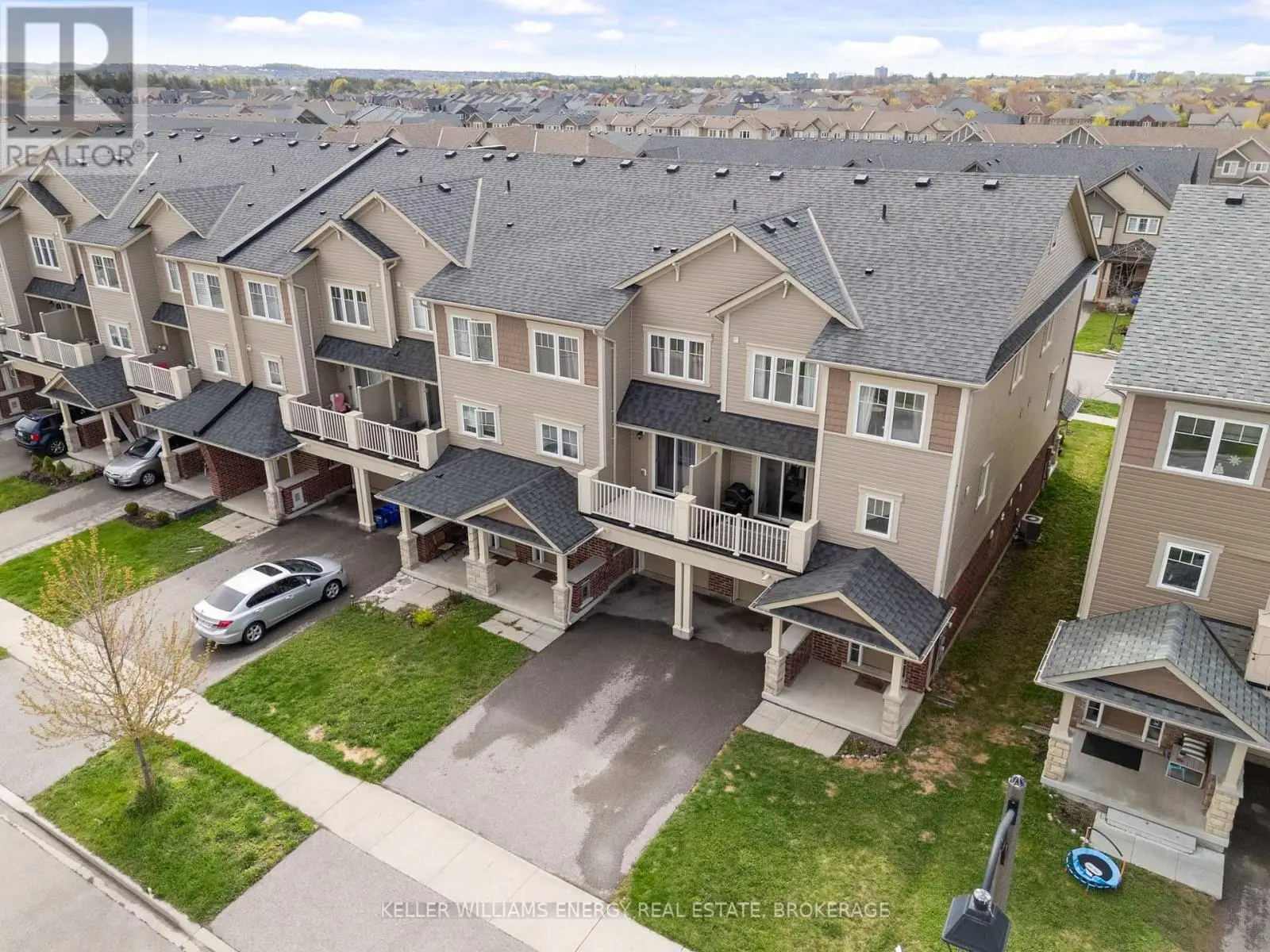 69 Tabaret Crescent, Oshawa, Ontario  L1L 0G5 - Photo 2 - E12189283