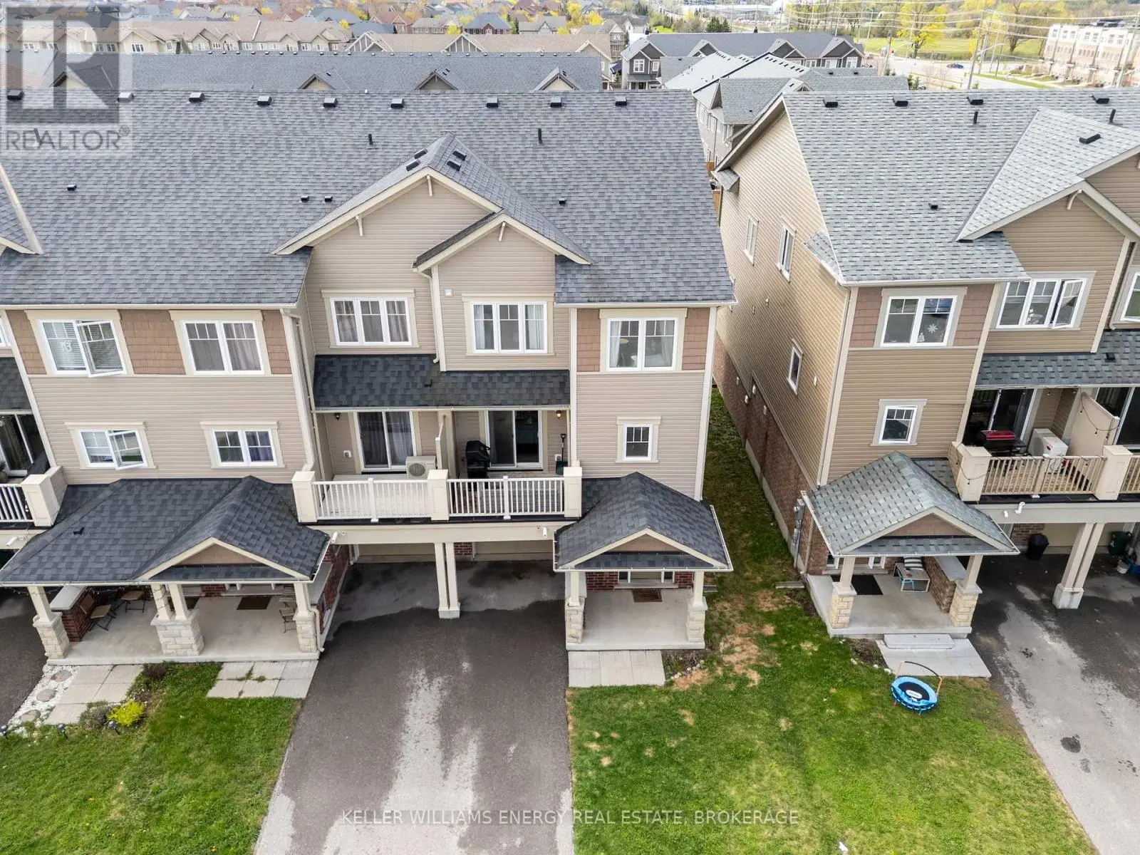 69 Tabaret Crescent, Oshawa, Ontario  L1L 0G5 - Photo 3 - E12189283