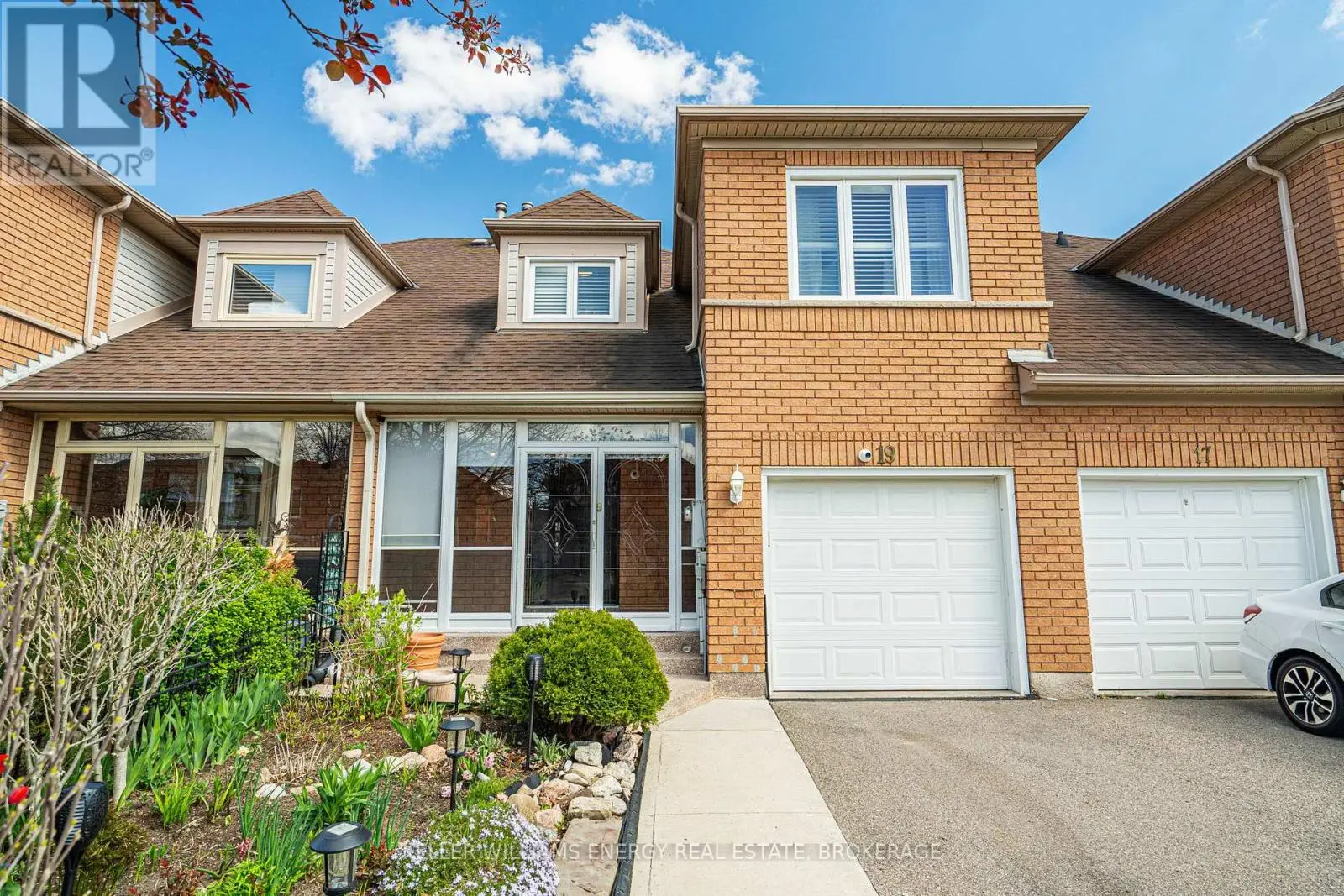19 Woodstream Avenue, Brampton, Ontario  L6R 1M7 - Photo 2 - W12189455