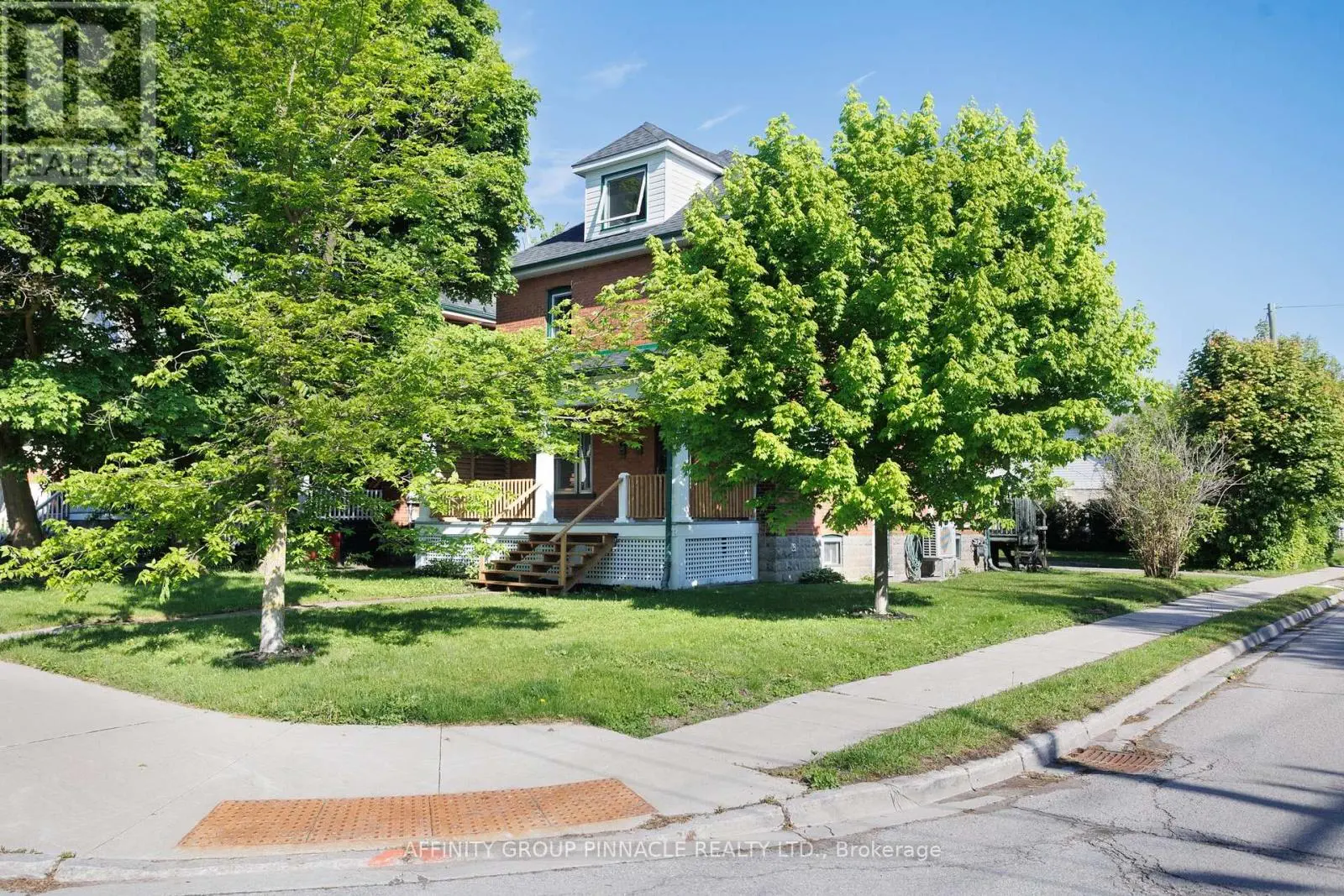 72 Melbourne Street W, Kawartha Lakes, Ontario  K9V 2T3 - Photo 3 - X12189646