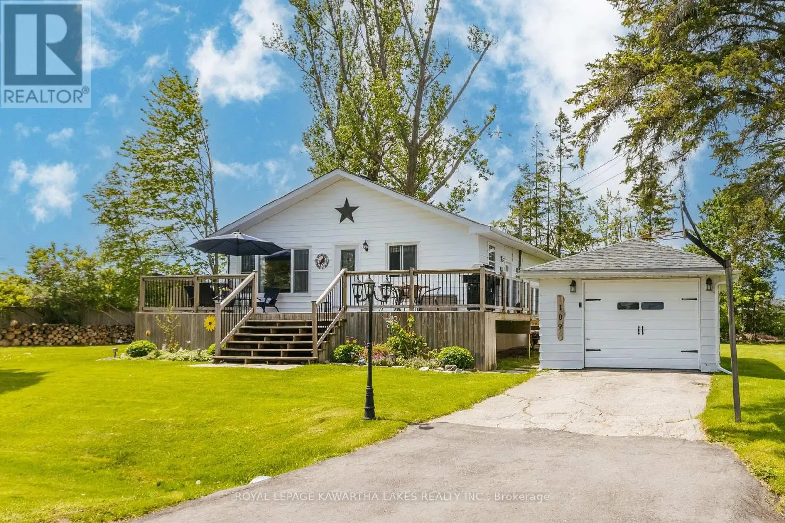 109 Southview Drive, Kawartha Lakes, Ontario  K0M 1G0 - Photo 1 - X12191138