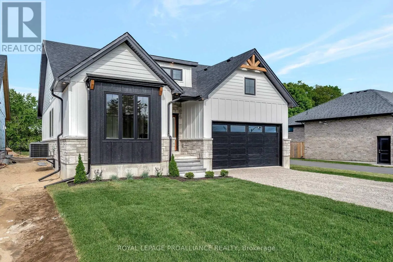 4 Deerview Drive, Quinte West, Ontario  K8V 5P4 - Photo 3 - X12191308