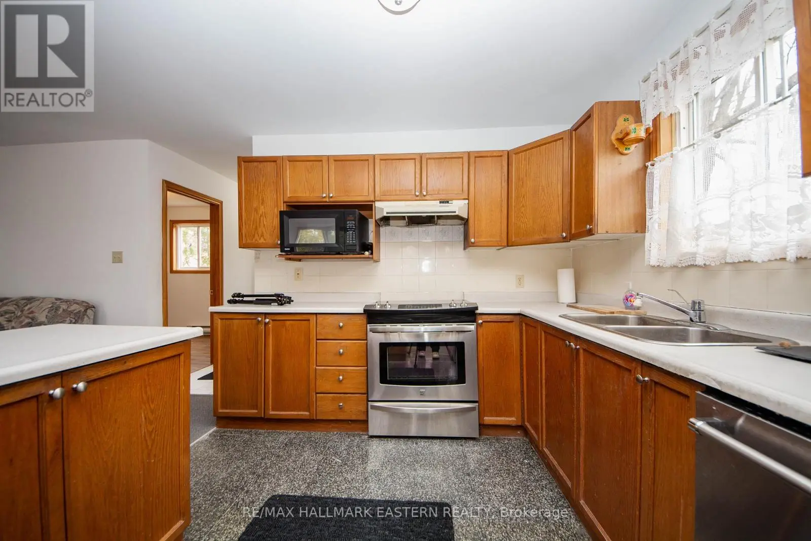 1682 Poplar Point Road S, Selwyn, Ontario  K9J 6X5 - Photo 3 - X12090697