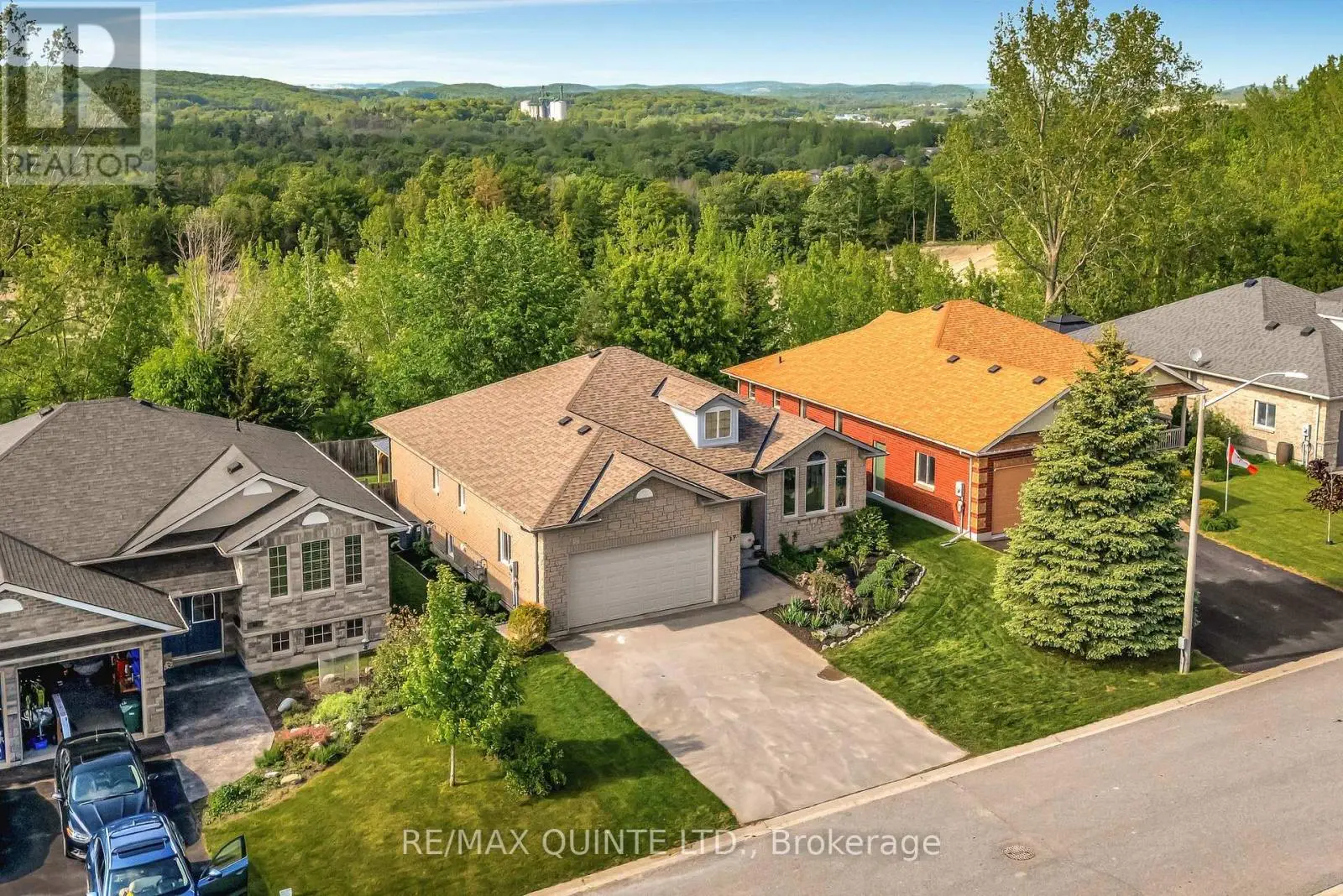 29 Northview Lane, Quinte West, Ontario  K8V 6X6 - Photo 2 - X12191932