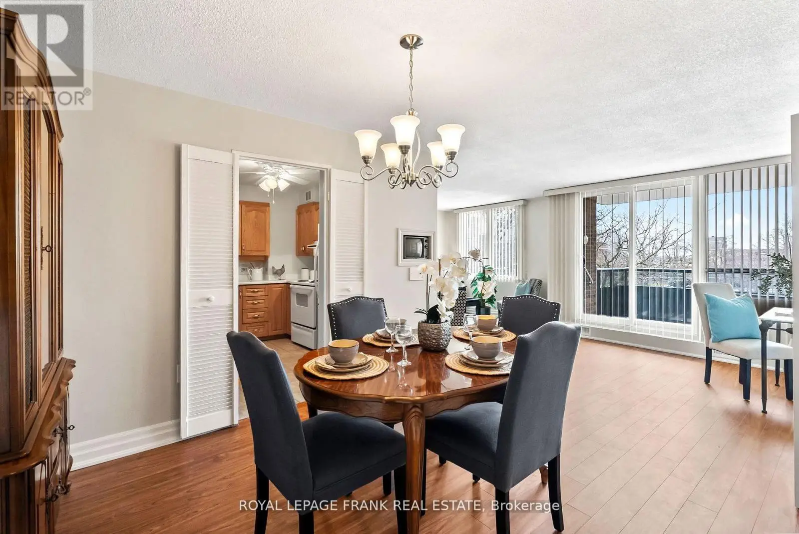 405 - 363 Simcoe Street N, Oshawa, Ontario  L1G 4T2 - Photo 2 - E12192043