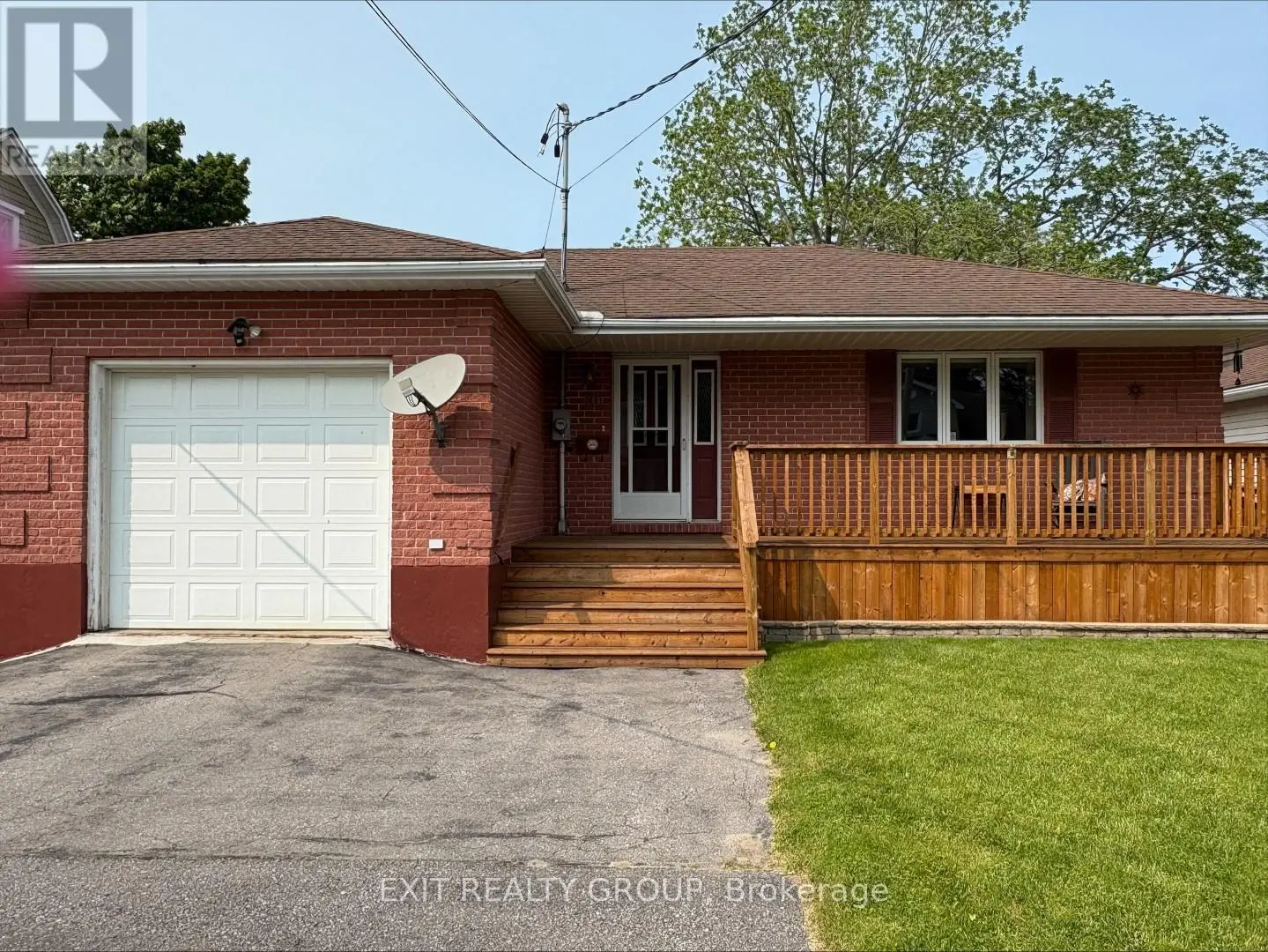 16 Maple Avenue, Prince Edward County, Ontario  K0K 2T0 - Photo 1 - X12073112