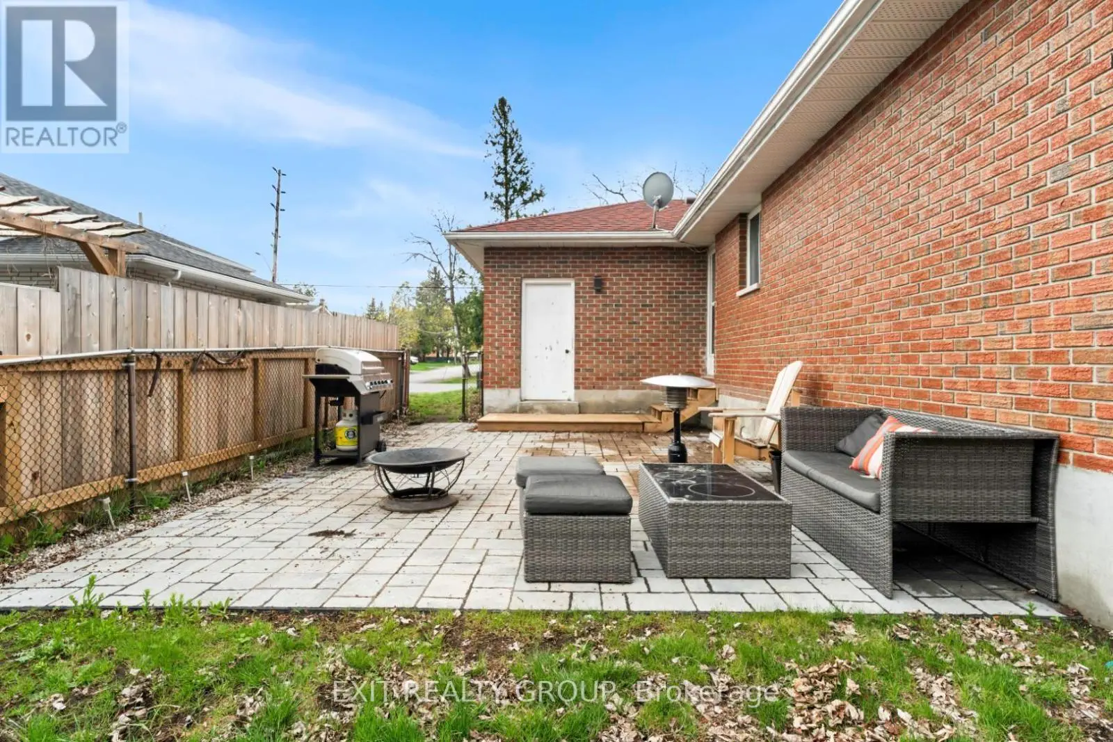 94 Maple Drive, Belleville, Ontario  K8P 2R2 - Photo 2 - X12193432