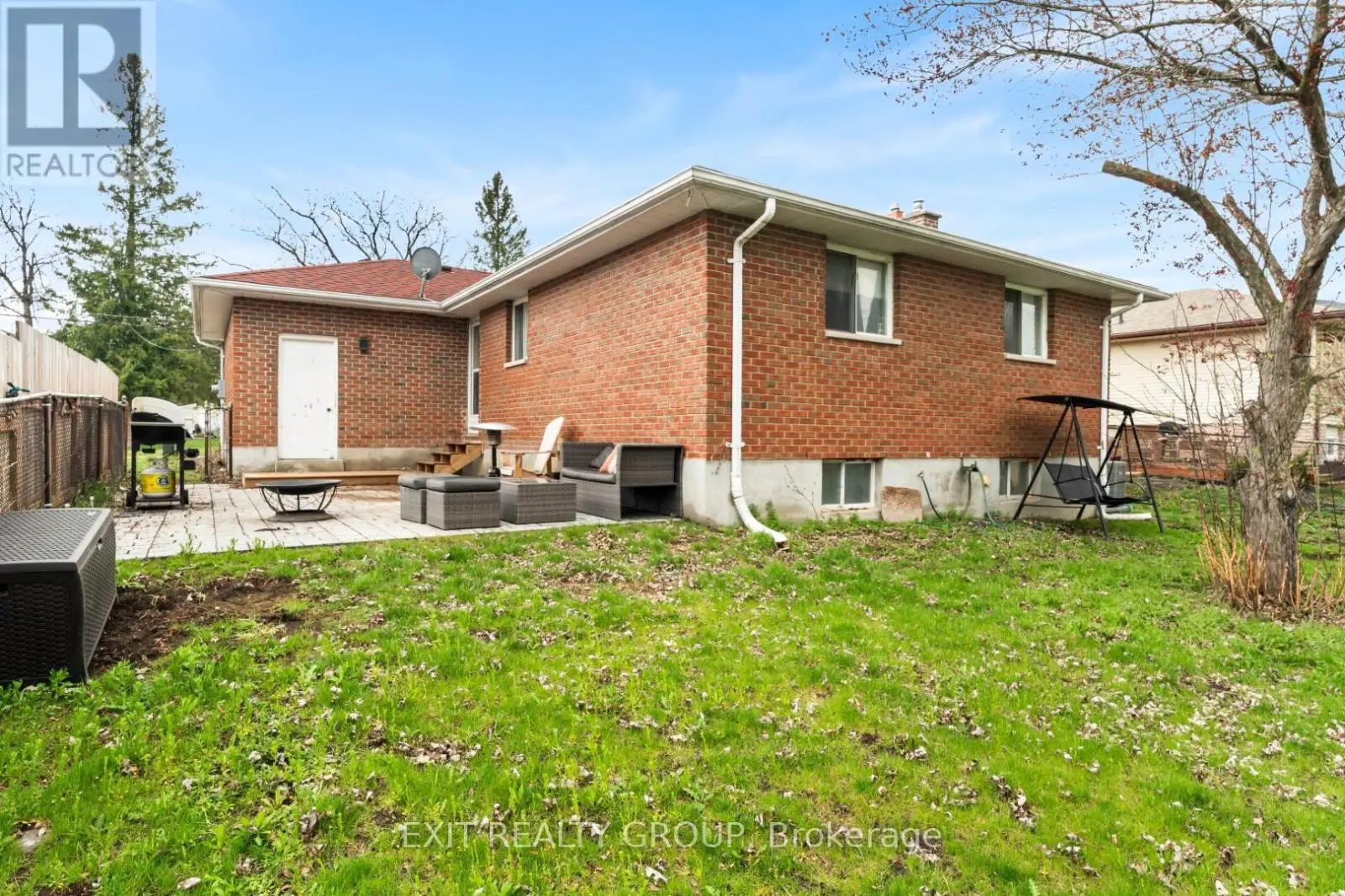 94 Maple Drive, Belleville, Ontario  K8P 2R2 - Photo 3 - X12193432