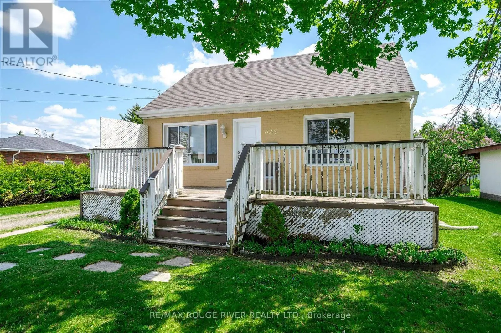 625 Towerhill Road, Peterborough North, Ontario  K9K 2N2 - Photo 3 - X12139178