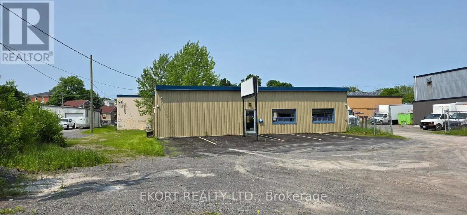 10 Fahey Street, Belleville, Ontario  K8P 3M5 - Photo 2 - X12193480