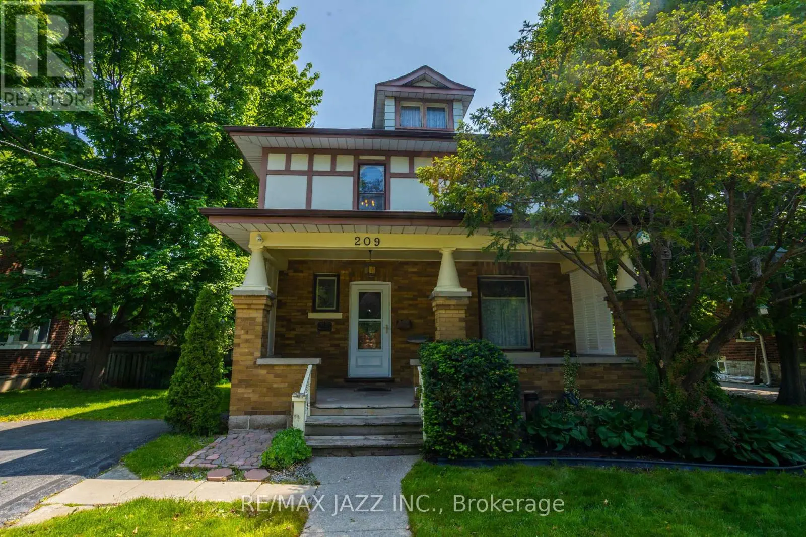 209 Byron Street N, Whitby, Ontario  L1H 4Z7 - Photo 1 - E12194524