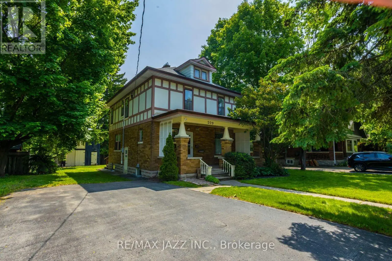 209 Byron Street N, Whitby, Ontario  L1H 4Z7 - Photo 2 - E12194524
