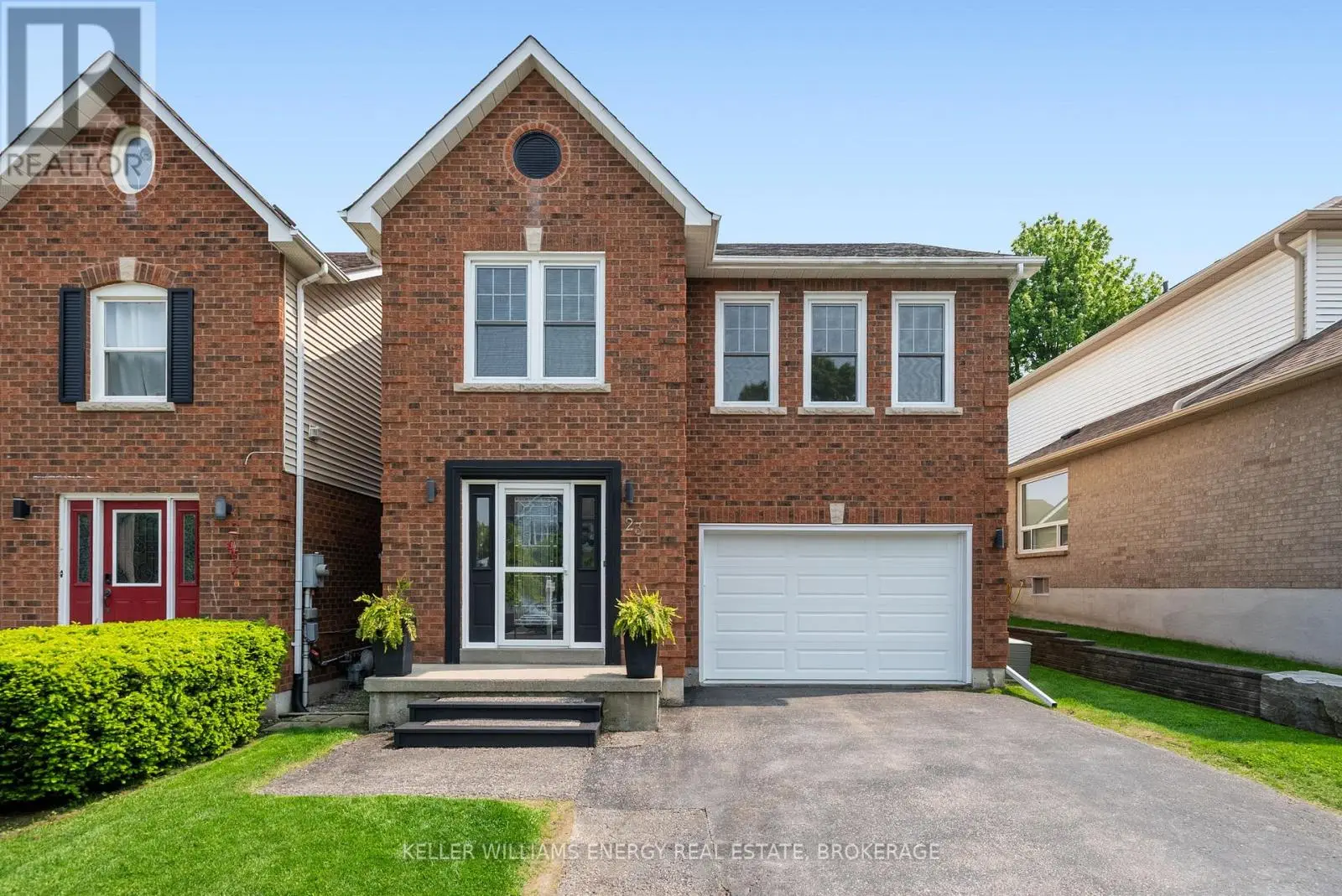 23 Mccrimmon Crescent, Clarington, Ontario  L1C 4N2 - Photo 1 - E12194876