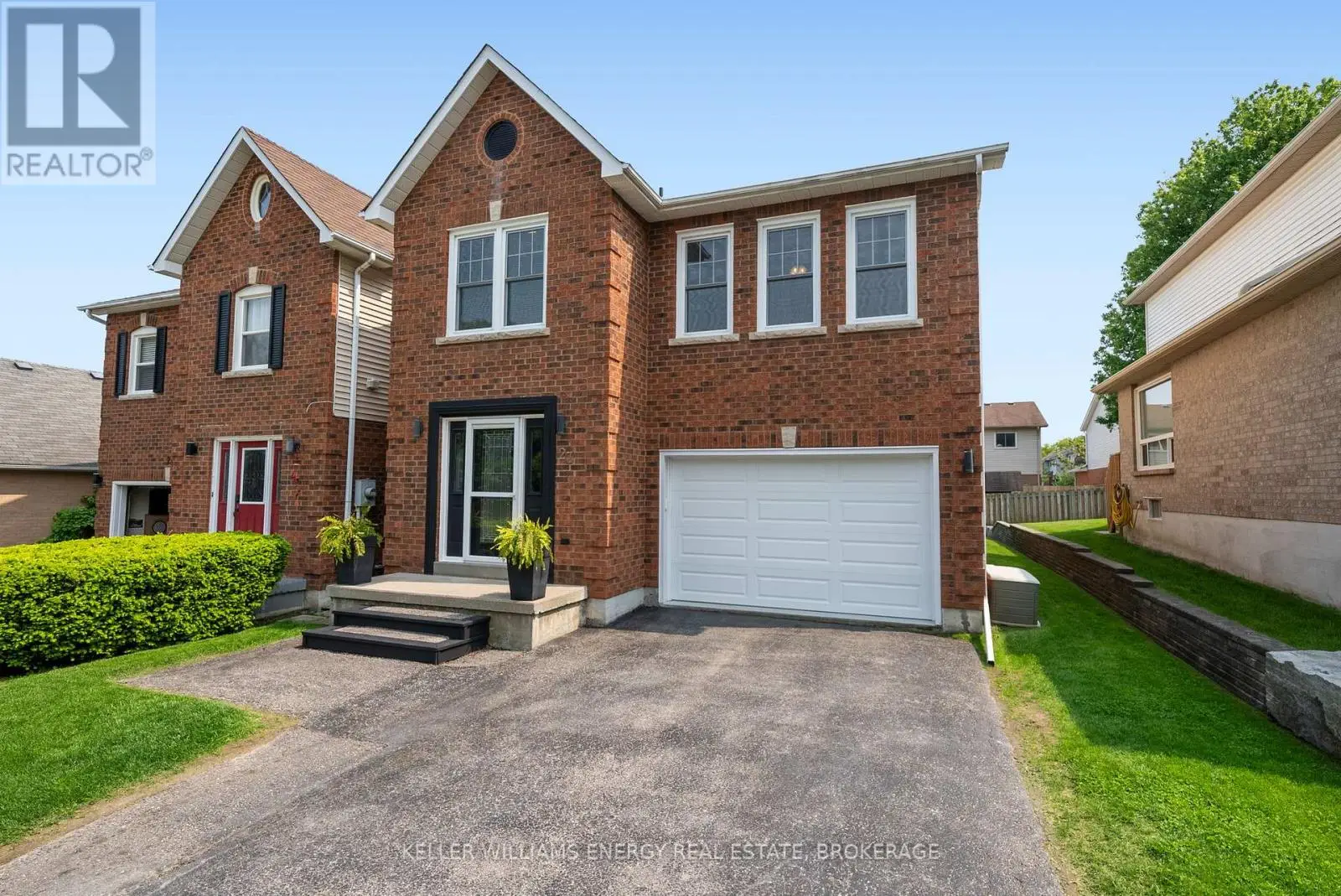 23 Mccrimmon Crescent, Clarington, Ontario  L1C 4N2 - Photo 2 - E12194876