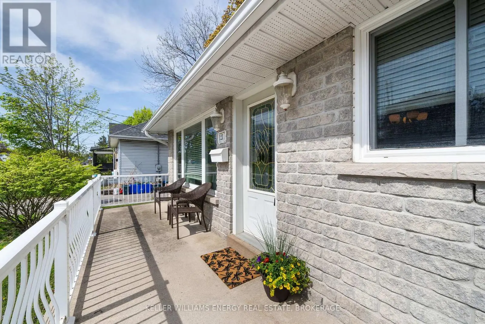 121 Harmony Road S, Oshawa, Ontario  L1H 6T4 - Photo 2 - E12195135
