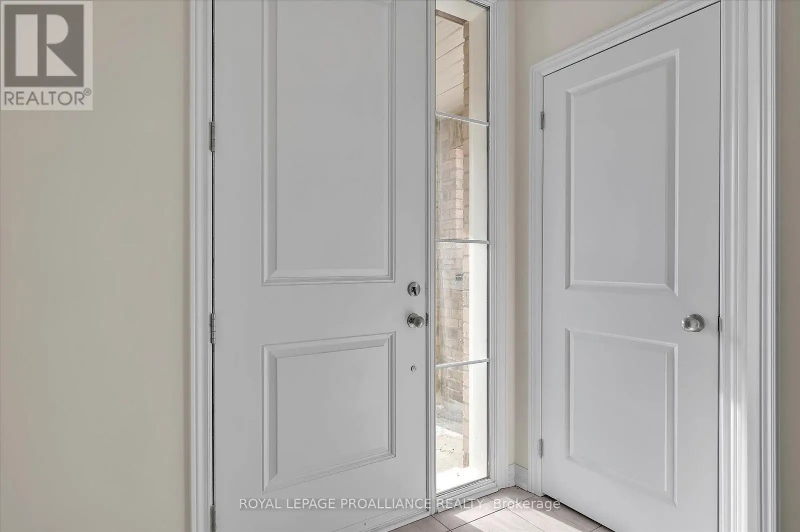902 Bamford Terrace, Peterborough North, Ontario  K9K 0H4 - Photo 2 - X12195307
