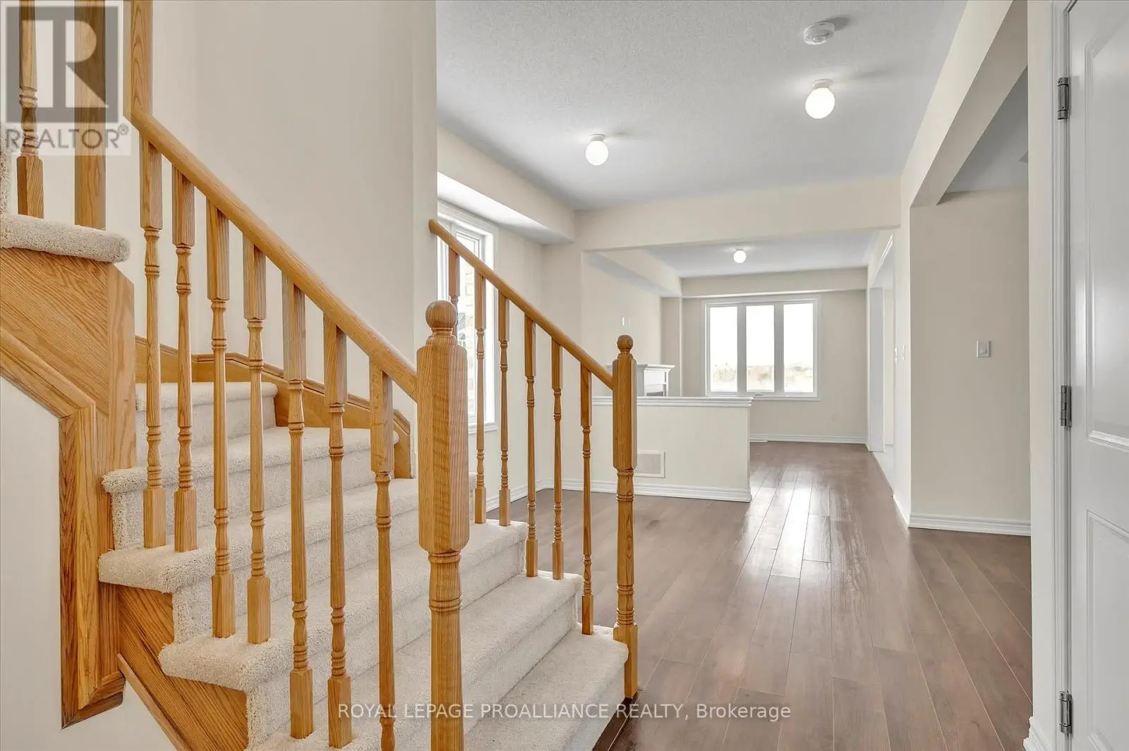 902 Bamford Terrace, Peterborough North, Ontario  K9K 0H4 - Photo 3 - X12195307