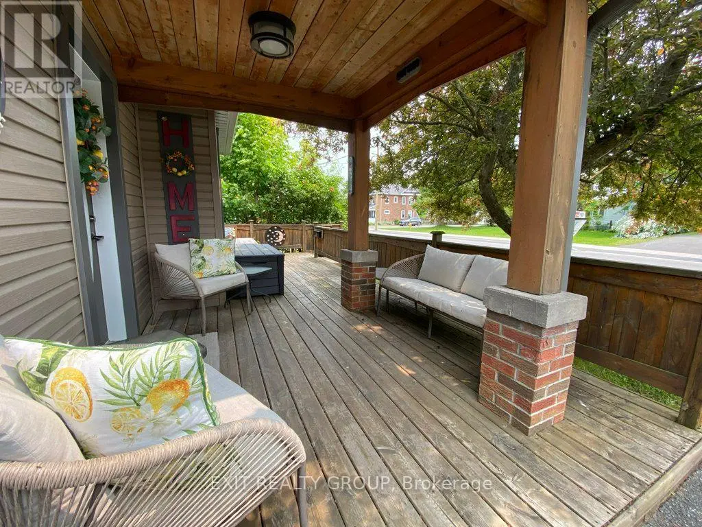 146 Creswell Drive, Quinte West, Ontario  K8V 3H4 - Photo 2 - X12195330