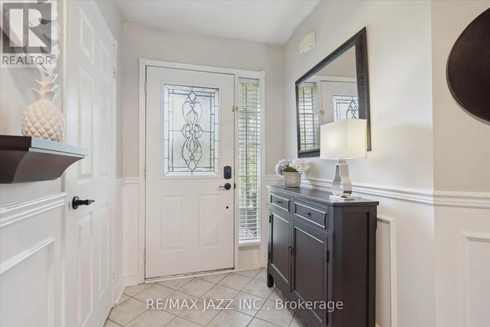 11 Griffen Place, Whitby, Ontario  L1R 2N5 - Photo 2 - E12195405