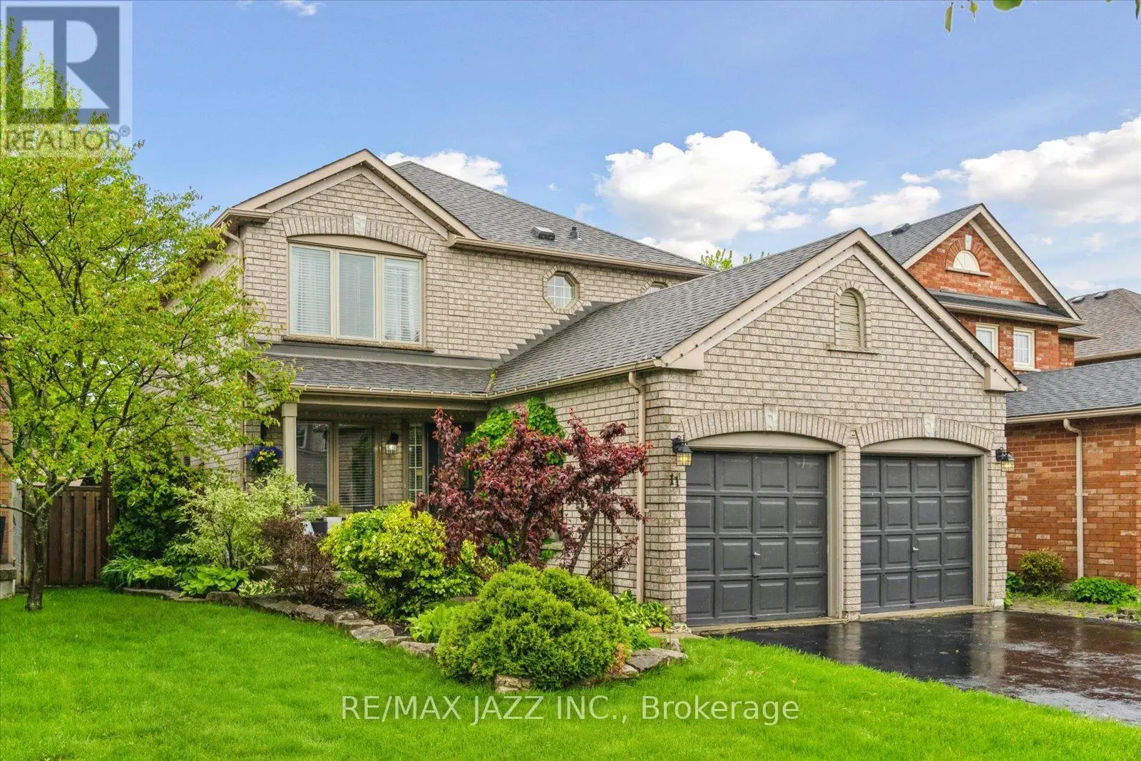 11 Griffen Place, Whitby, Ontario  L1R 2N5 - Photo 1 - E12195405