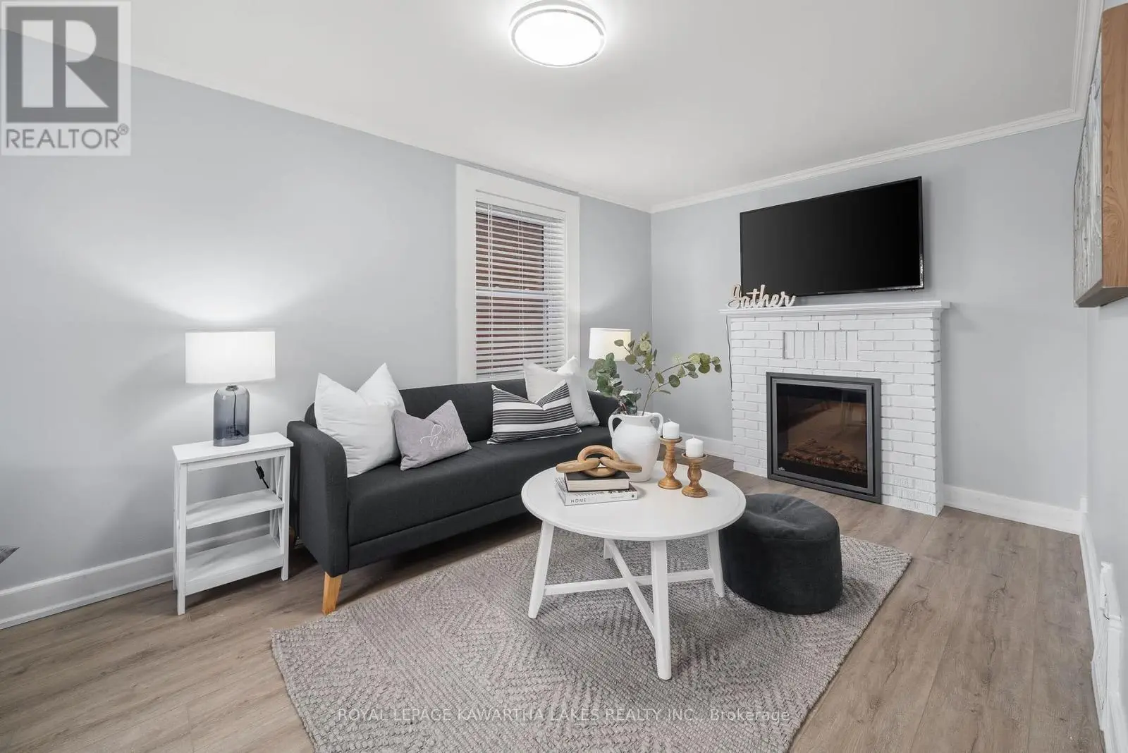 18 Bond Street W, Kawartha Lakes, Ontario  K9V 3P6 - Photo 2 - X12194712