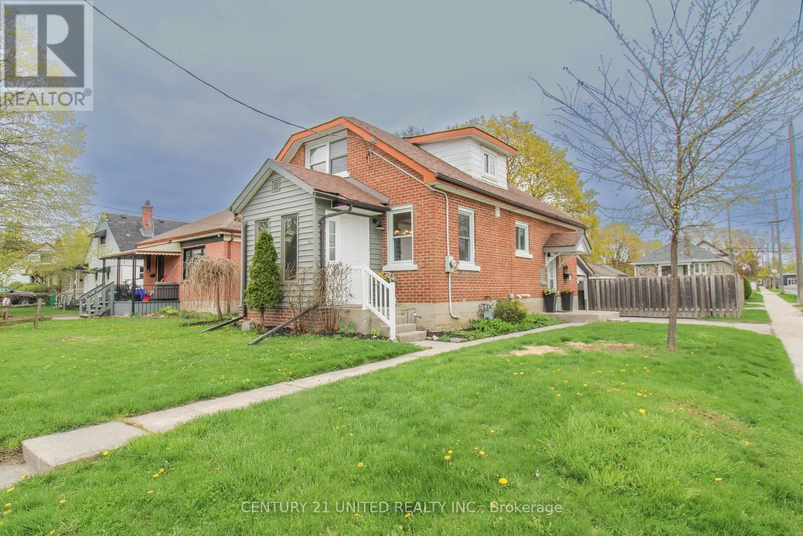 96 Montgomery Street, Peterborough South, Ontario  K9J 1W9 - Photo 2 - X12158747