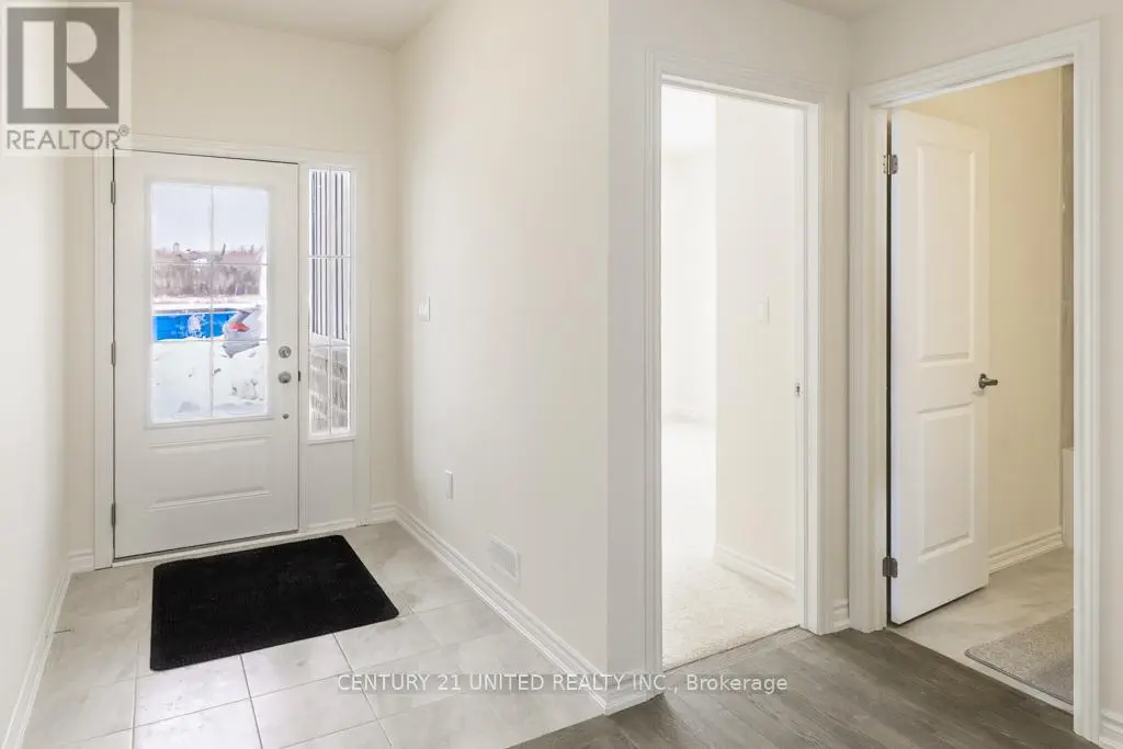 67 Hillcroft Way, Kawartha Lakes, Ontario  K0M 1A0 - Photo 2 - X12195792