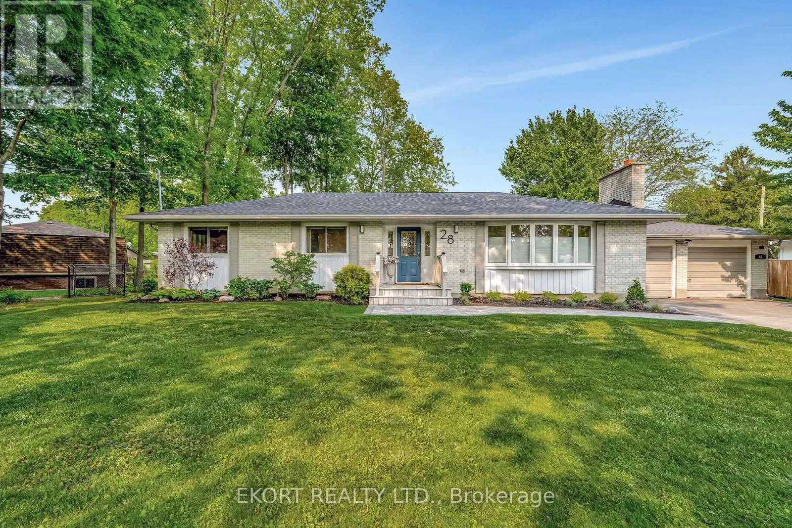 28 Fenwood Crescent, Prince Edward County, Ontario  K8N 4Z7 - Photo 2 - X12196103