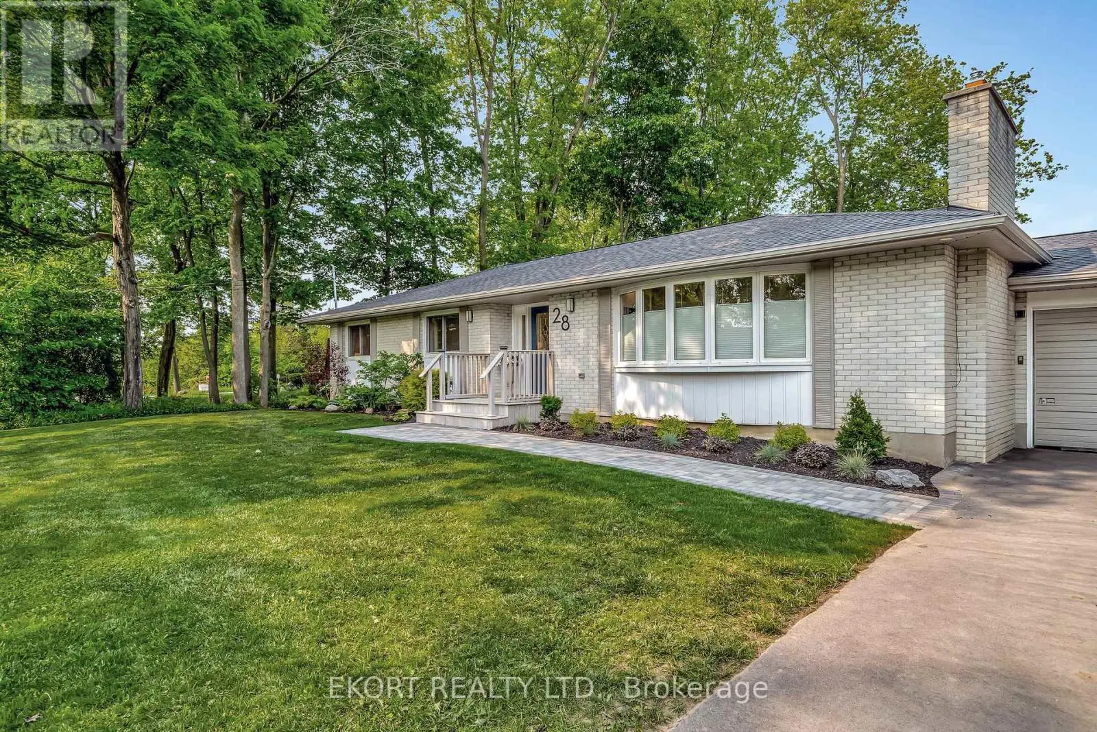 28 Fenwood Crescent, Prince Edward County, Ontario  K8N 4Z7 - Photo 3 - X12196103