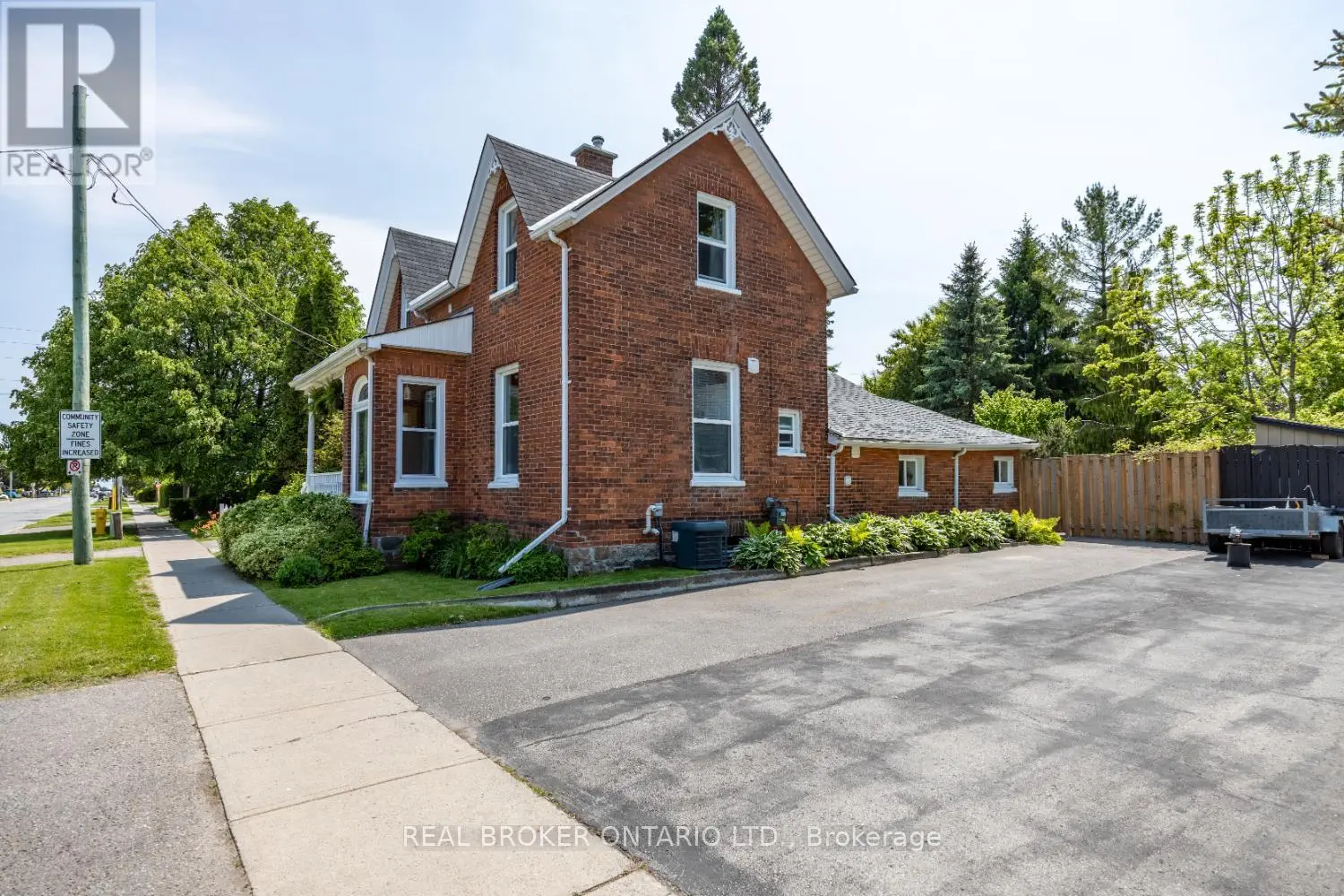 42 Liberty Street N, Clarington, Ontario  L1C 2L7 - Photo 3 - E12196199