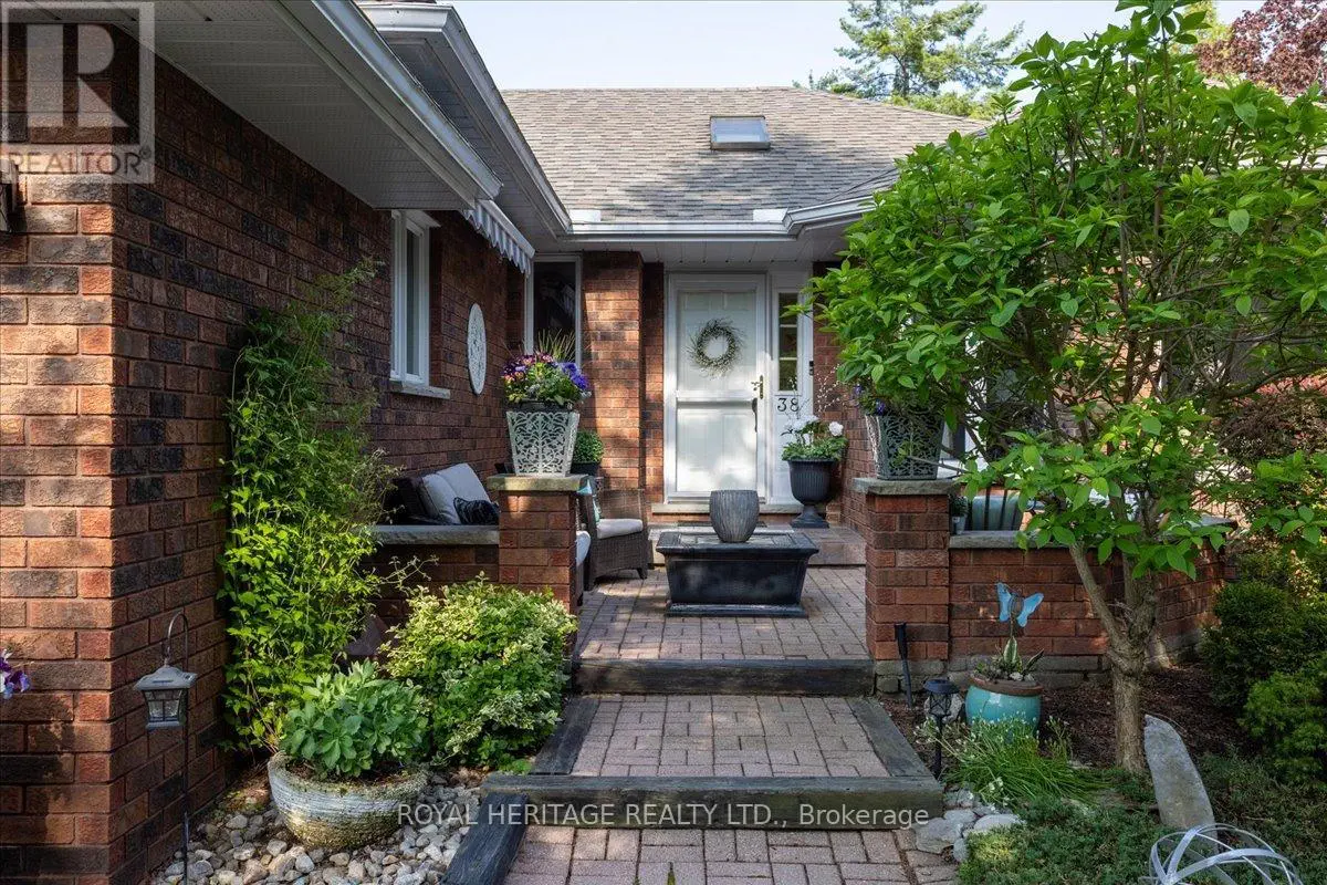 38 Patricia Place, Kawartha Lakes, Ontario  K0M 1A0 - Photo 3 - X12195880