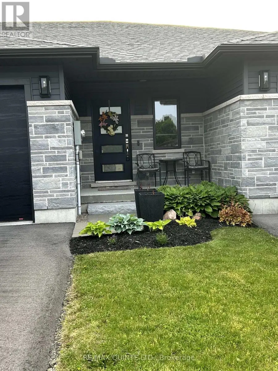69 Dewal Place, Belleville, Ontario  K8P 0H3 - Photo 3 - X12194884