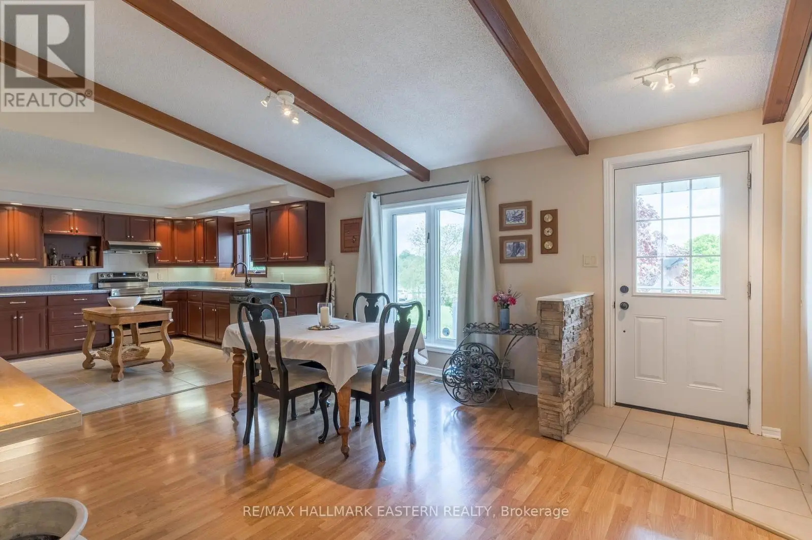 597 Killarney Bay Road, Kawartha Lakes, Ontario  K0M 1G0 - Photo 3 - X12197808