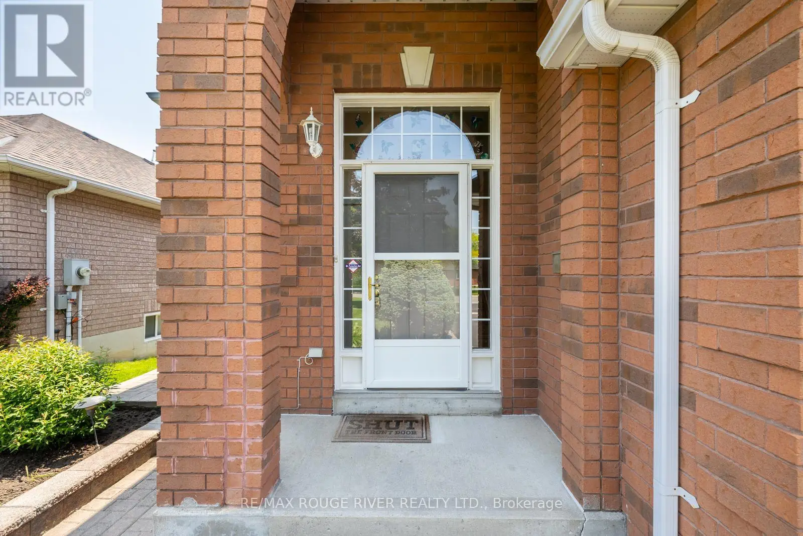 887 Beatrice Street E, Oshawa, Ontario  L1K 2H8 - Photo 3 - E12198387