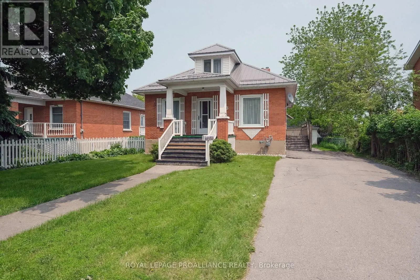 53 Gordon Street, Belleville, Ontario  K8P 3E6 - Photo 1 - X12198307