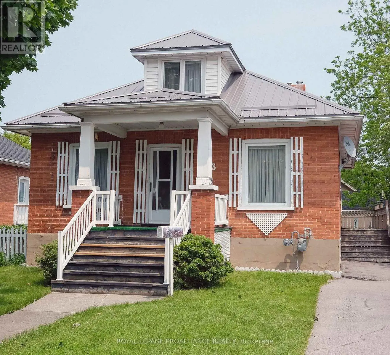 53 Gordon Street, Belleville, Ontario  K8P 3E6 - Photo 2 - X12198307