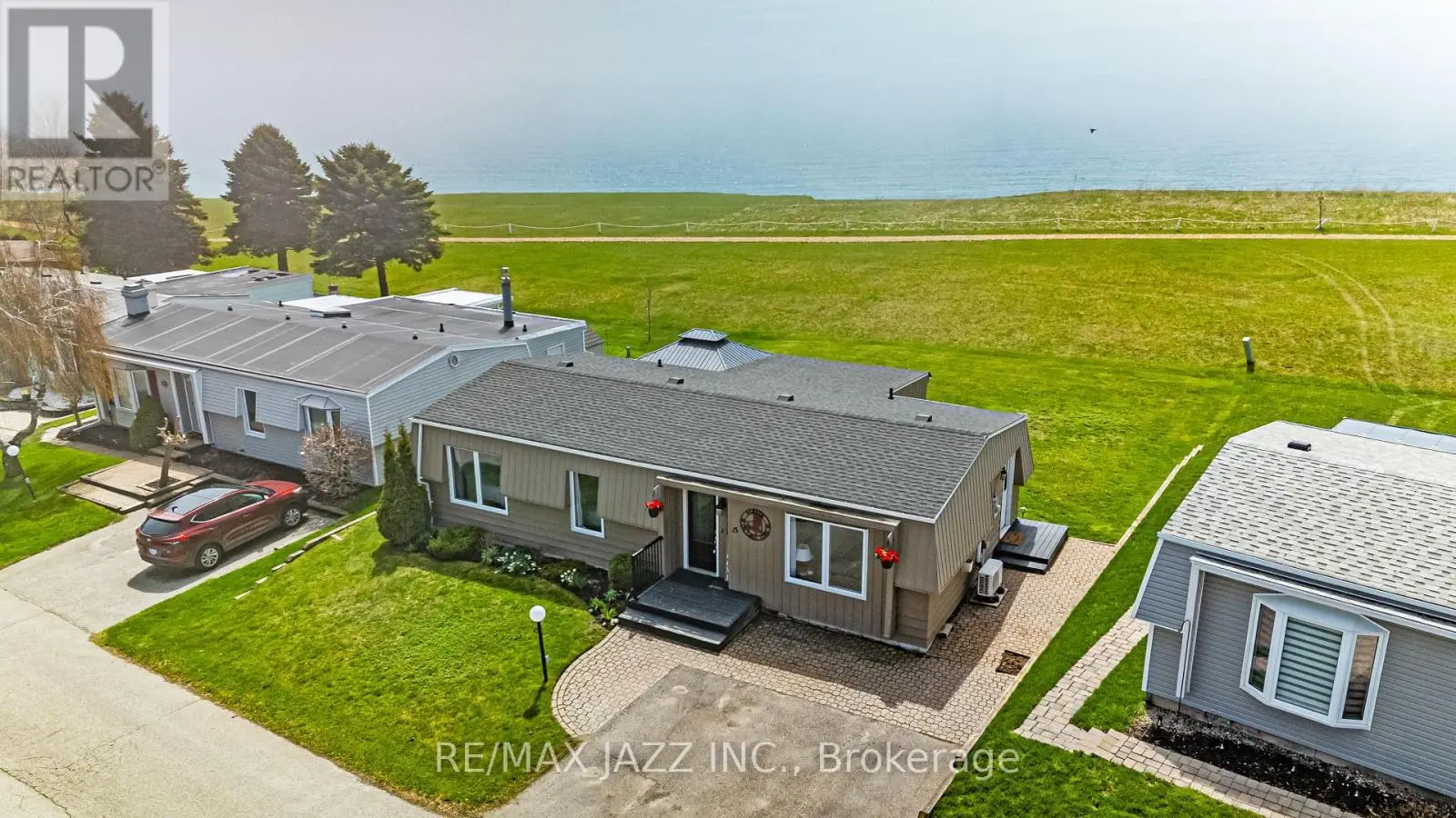 15 Bluffs Road, Clarington, Ontario  L1B 1A3 - Photo 3 - E12131176