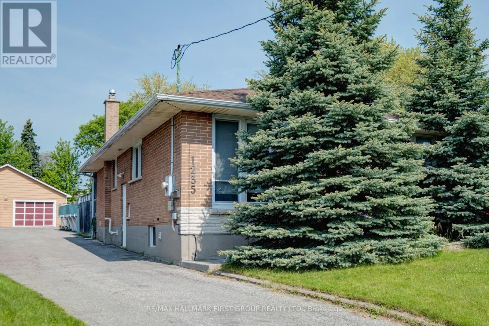 1235 Meadowvale Street, Oshawa, Ontario  L1H 4E8 - Photo 1 - E12198436
