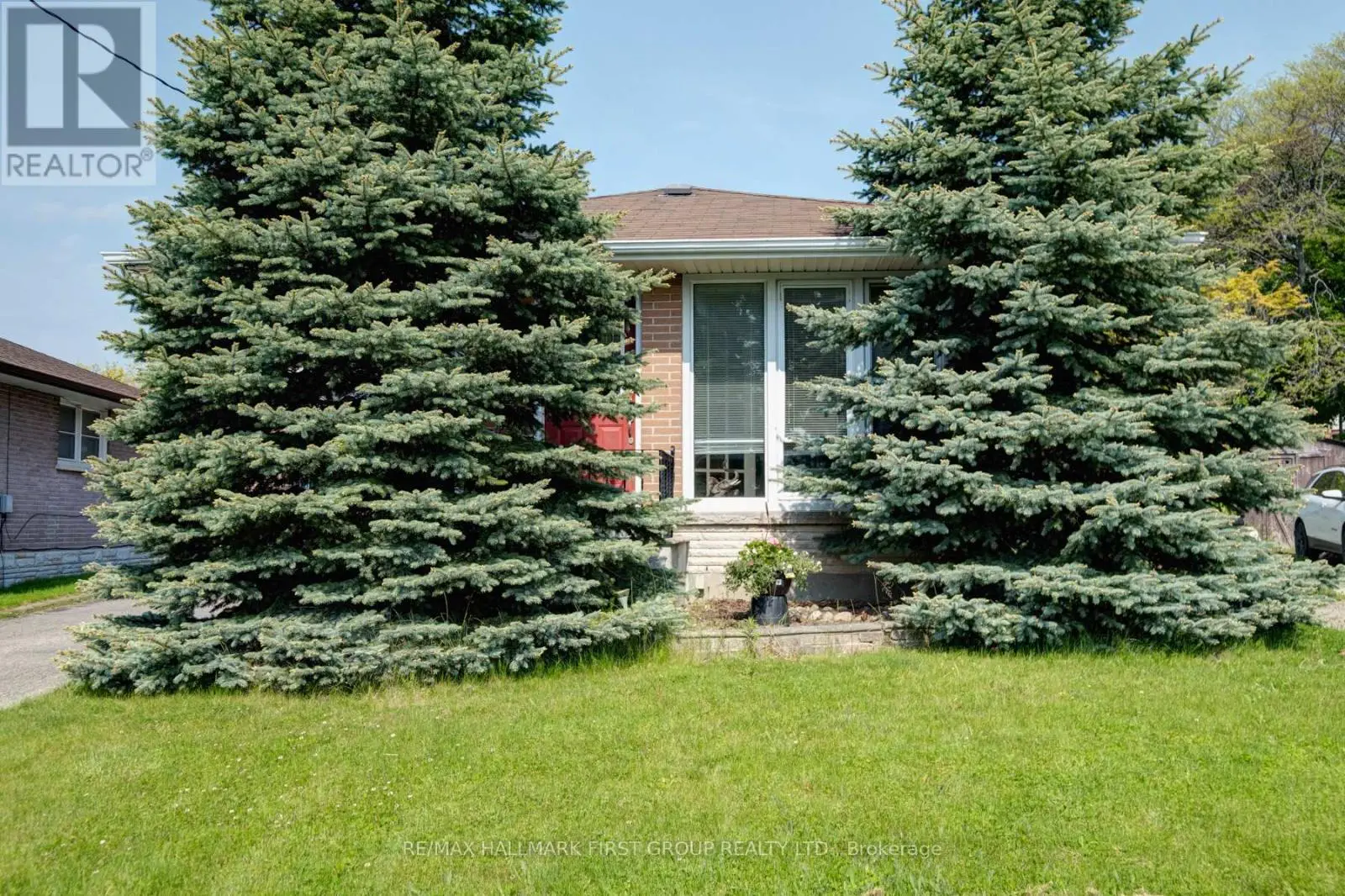 1235 Meadowvale Street, Oshawa, Ontario  L1H 4E8 - Photo 2 - E12198436