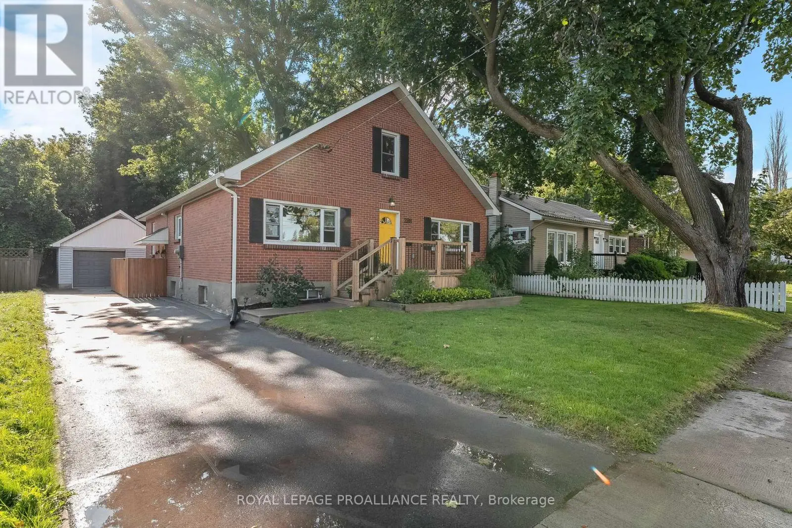 288 Macdonald Avenue, Belleville, Ontario  K8N 3Z2 - Photo 1 - X12198619