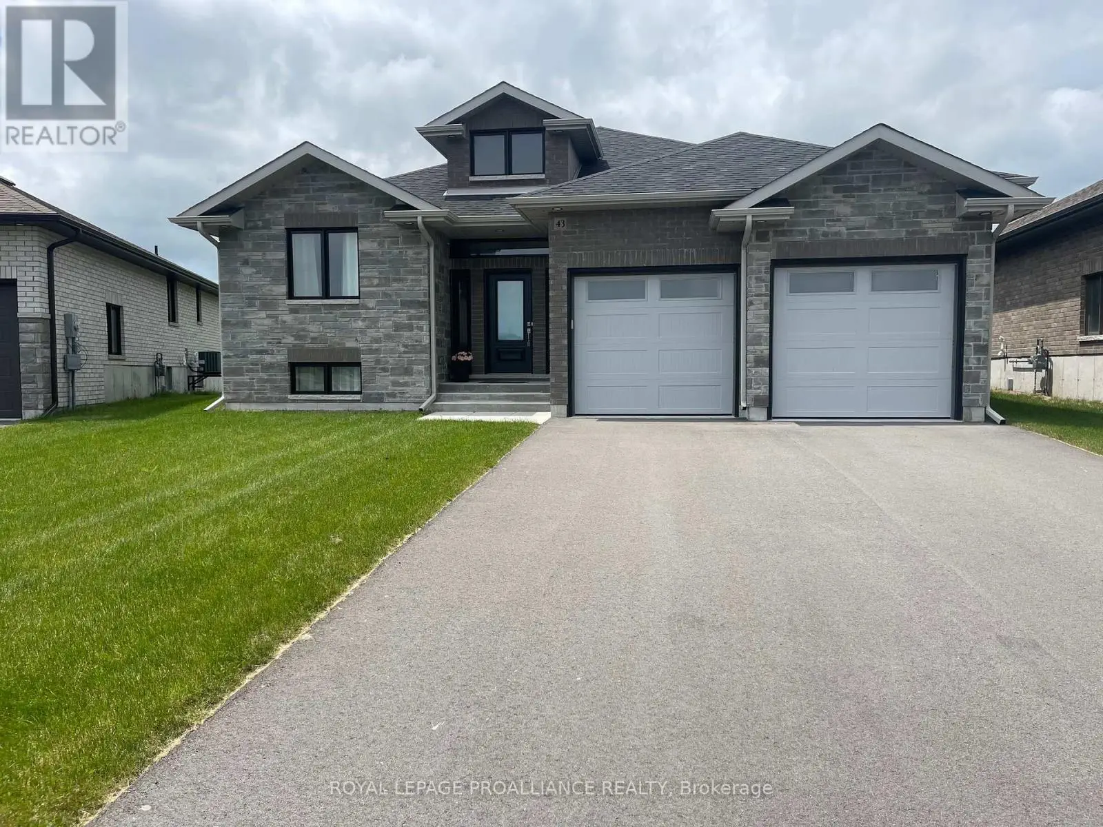 43 Cattail Crescent, Quinte West, Ontario  K8V 0J3 - Photo 2 - X12014612