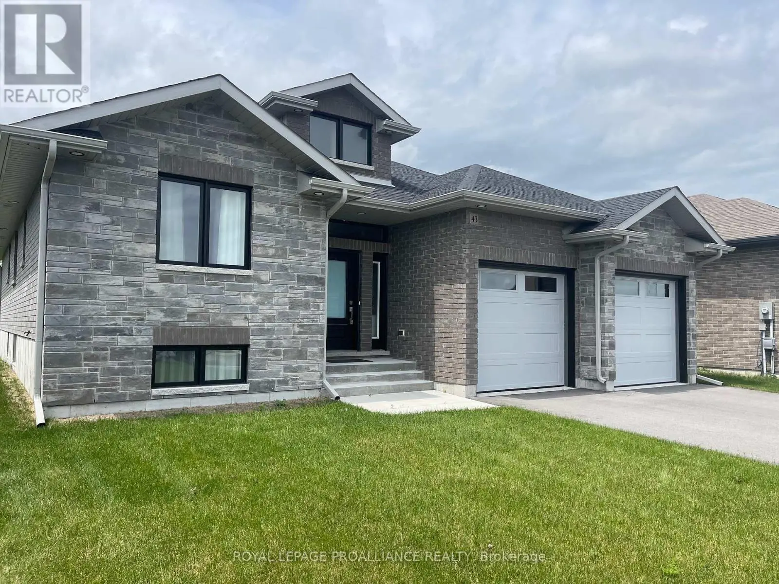 43 Cattail Crescent, Quinte West, Ontario  K8V 0J3 - Photo 1 - X12014612