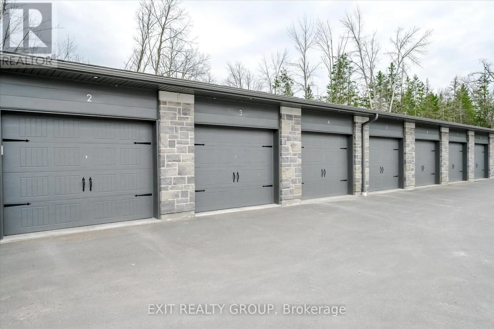 Garage #3 - 19 Hampton Lane, Selwyn, Ontario  K0L 2B0 - Photo 2 - X12111937