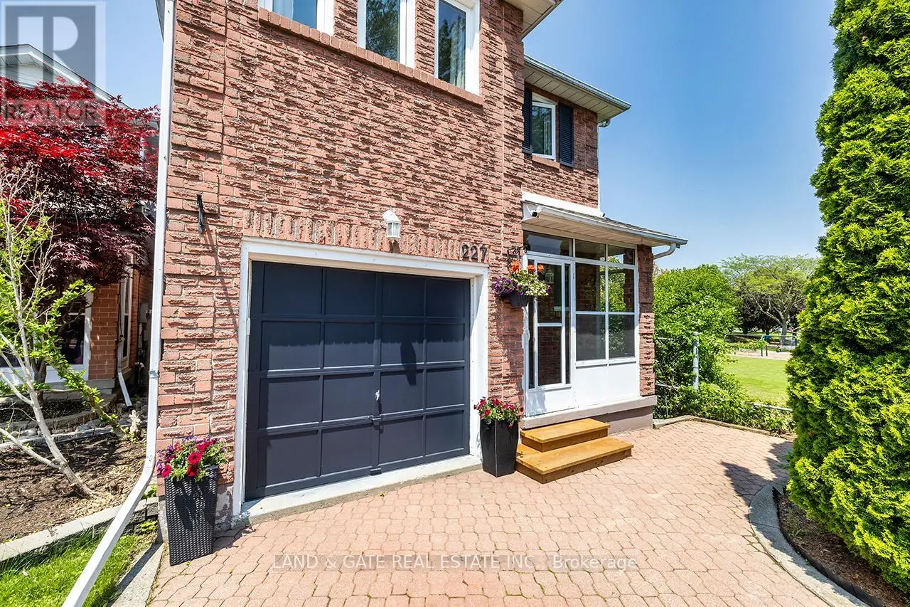 227 Lichen Crescent, Oshawa, Ontario  L1J 7W2 - Photo 3 - E12199748