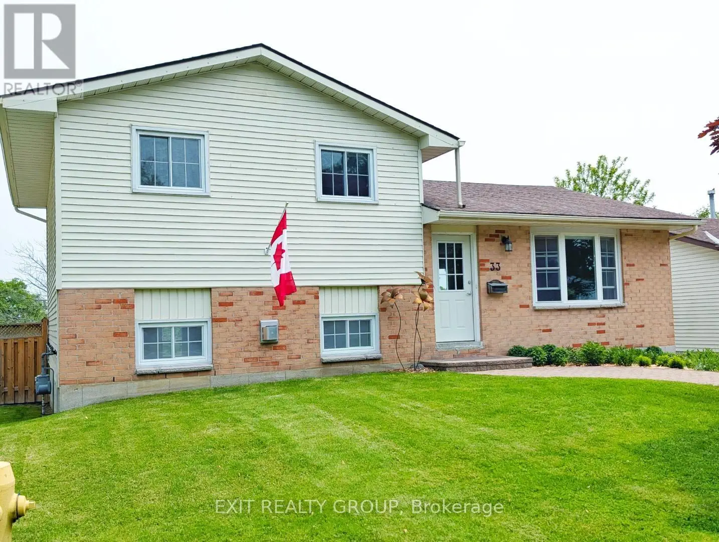 33 Bleeker Avenue, Quinte West, Ontario  K8V 5Y2 - Photo 1 - X12199791
